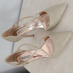 Pre-owned Badgley Mischka gold metallic pumps